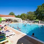4 Etoiles - Piscine - Eed0fi Kamp alanı *