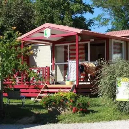 4 Etoiles - Piscine - Eed0fi Kamp alanı *