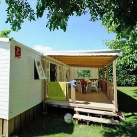 4 Etoiles - Piscine - Eed0fi Kamp alanı