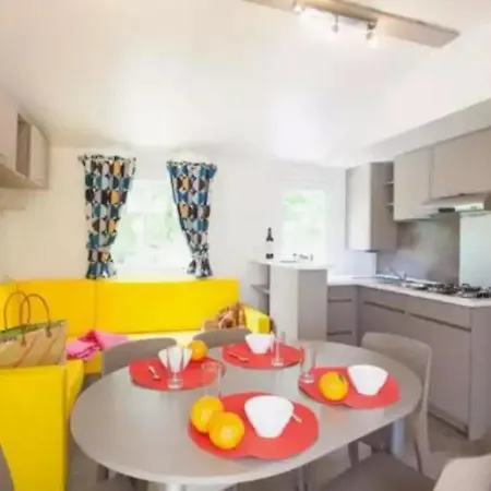 4 Etoiles - Piscine - Eed0fi 캠프장