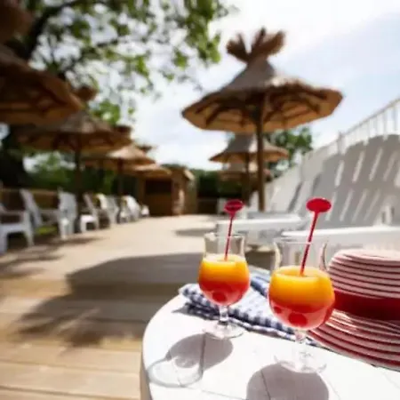 4 Etoiles - Piscine - Eed0fi *