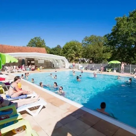 4 Etoiles - Piscine - Eed0fi Kamp alanı *