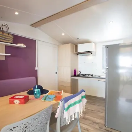 4 Etoiles - Piscine - Eed0fi 테그라