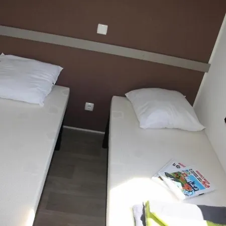 4 Etoiles - Piscine - Eed0fi *