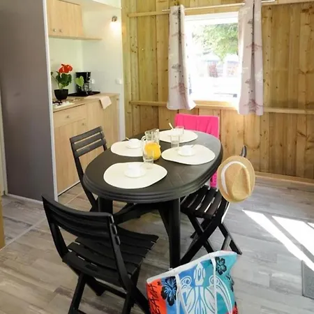 4 Etoiles - Piscine - Eed0fi *