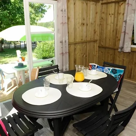 4 Etoiles - Piscine - Eed0fi Kamp alanı *