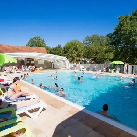 4 Etoiles - Piscine - Eed0fi Kamp alanı