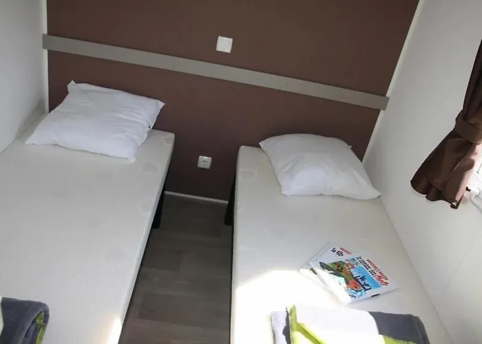 4 Etoiles - Piscine - Eed0fi *